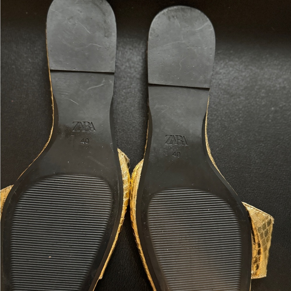 Zara Gold and Black Sandals with Luxurious Design - Picture 4 of 4